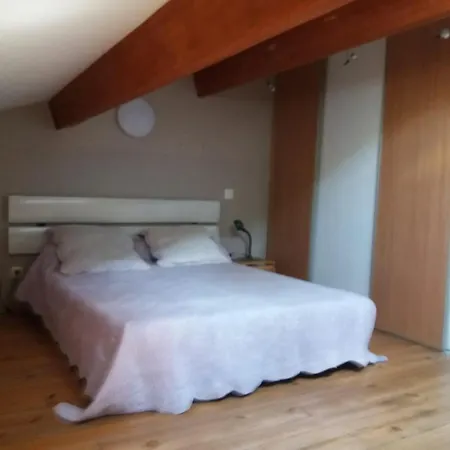 Apartment Maison De Village Dans Languedoc-roussillon Vergeze