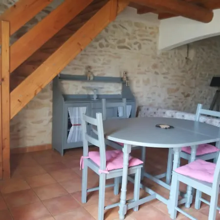 Апартаменты Maison De Village Dans Languedoc-roussillon Vergeze